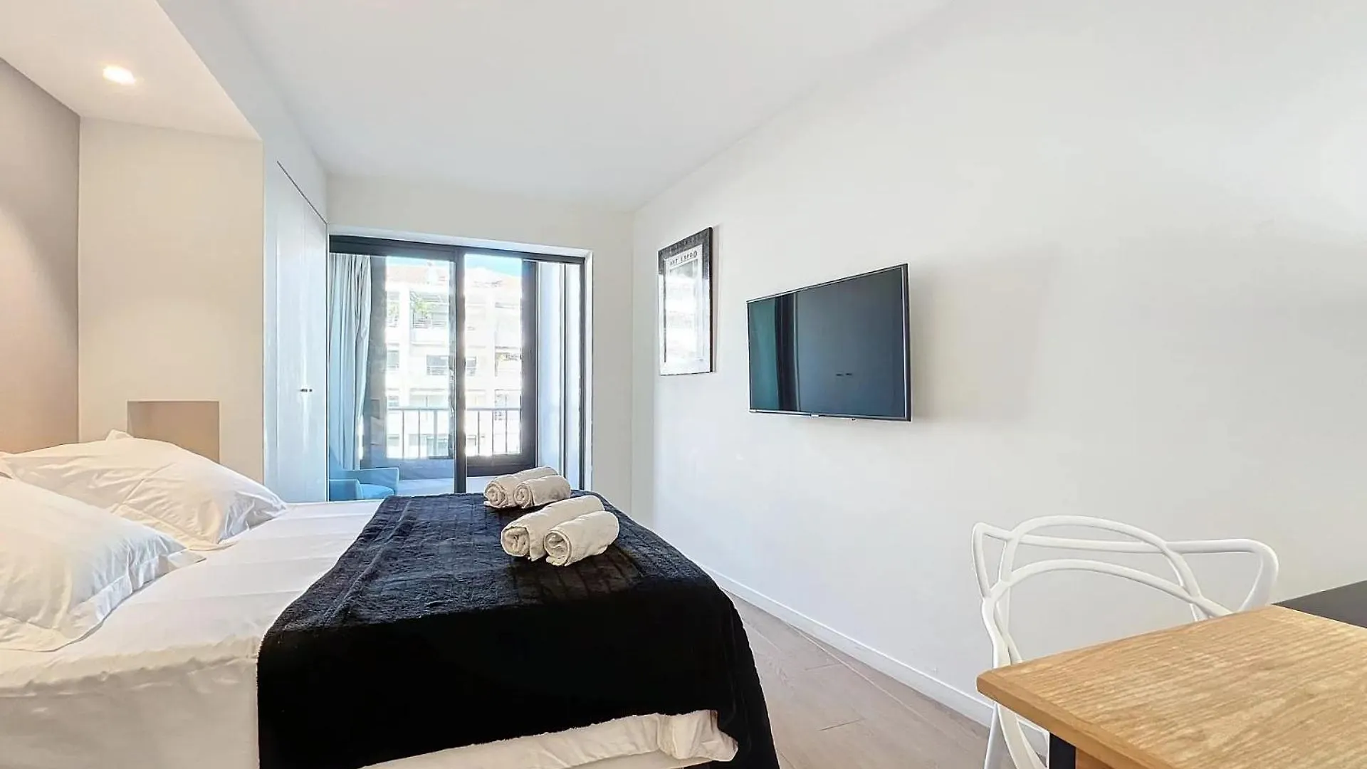 3P Between Croisette Beaches And Antibes Street Cannes France