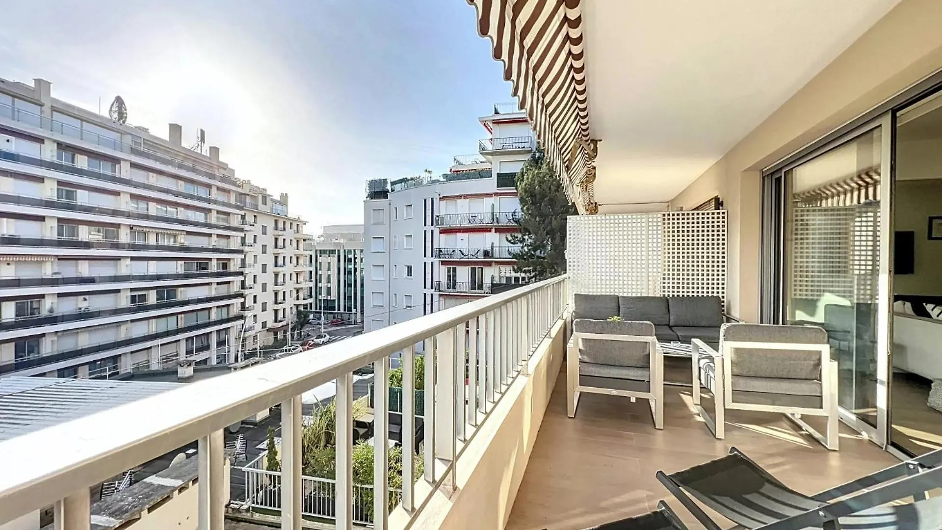 3P Between Croisette Beaches And Antibes Street Канны 0*,  Франция