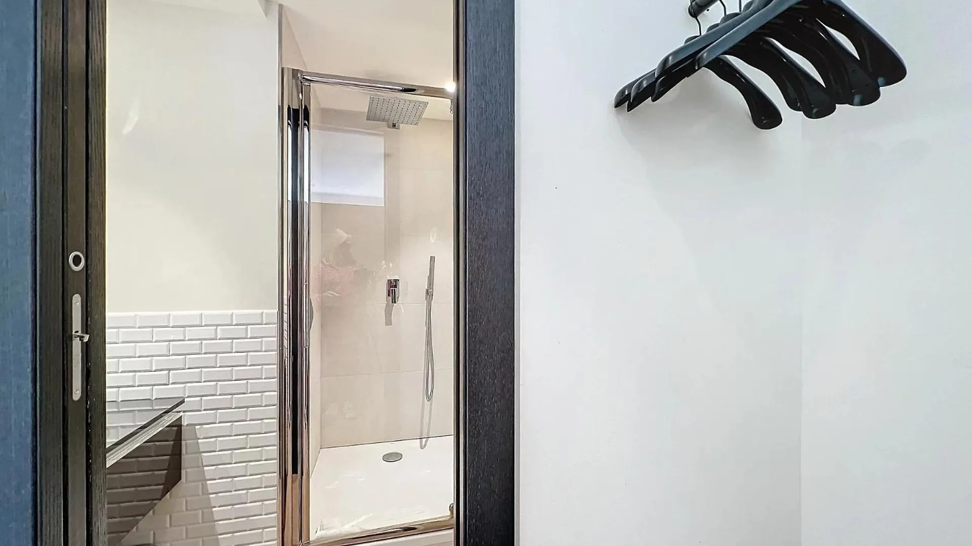 Apartament 3P Between Croisette Beaches And Antibes Street Cannes Francja
